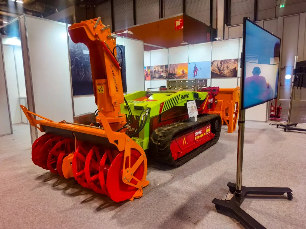 Presencia de los socios de Asturias Hub Defensa en SICUR 26 - SVMAC - Asturcón - UME