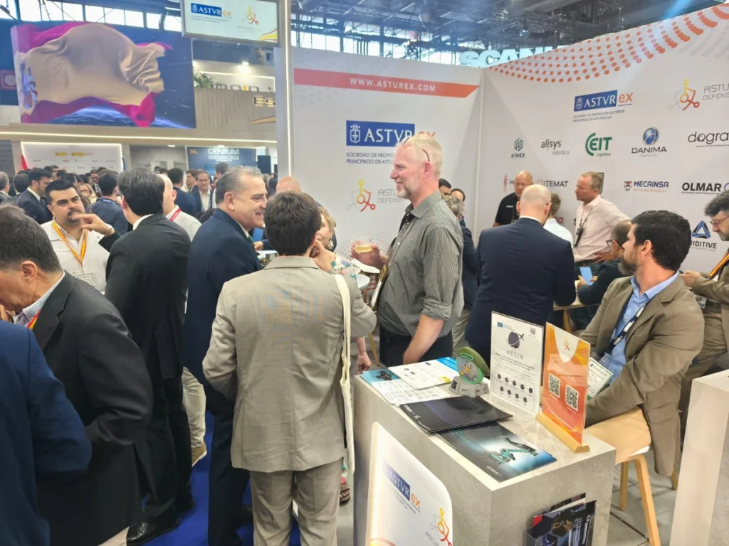 Presencia masiva de personas en el día de España en el stand de Asturias Hub Defensa - Asturex en Eurosatory 2026