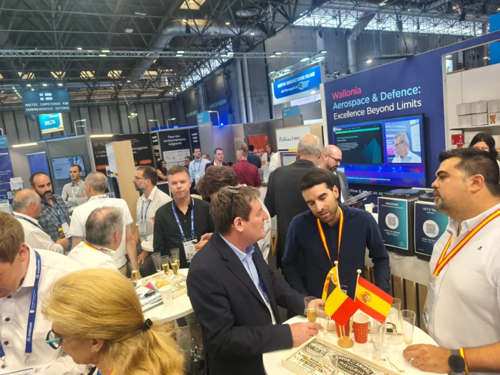 Presencia masiva de personas en el día de España en el stand de Asturias Hub Defensa - Asturex en Eurosatory 2026