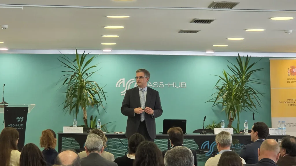 Rafael Coloma durante su intervención sobre regulación y exportación de material de defensa y tecnologías de doble uso.
