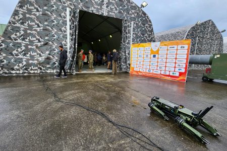 Presentación de avances tecnológicos de Asturias Hub Defensa al MALE en el acuartelamiento Cabo Noval